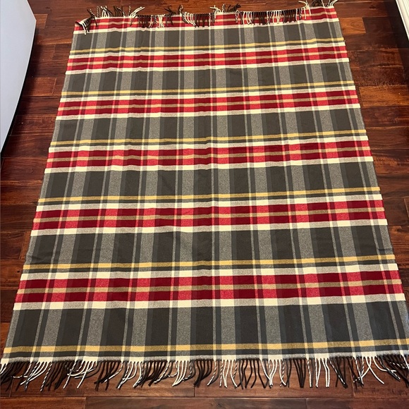 Pendleton 5th Avenue Fringed Wool Throw Blanket Plaid 54”x74” 
EUC - Picture 2 of 6